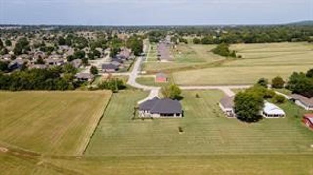 10715 N Garland McKee, Prairie Grove, AR 72753