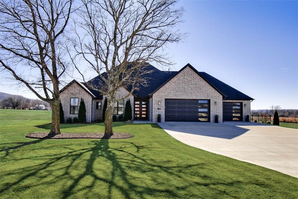 10715 N Garland McKee, Prairie Grove, AR 72753