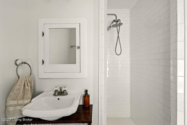 1616 Fernwood Ave, Louisville, KY 40205