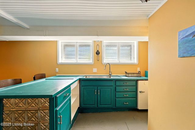 1616 Fernwood Ave, Louisville, KY 40205