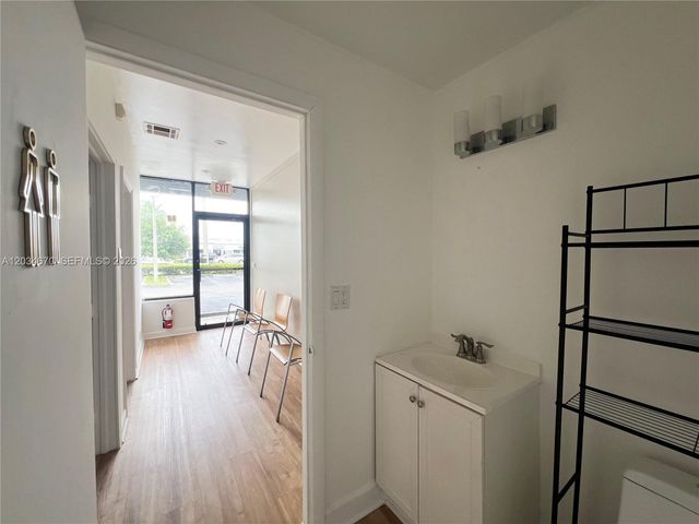 44 E OAKLAND PARK BLVD 44, Wilton Manors, FL 33334