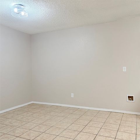 1826 Trailview Drive, Terrell, TX 75160