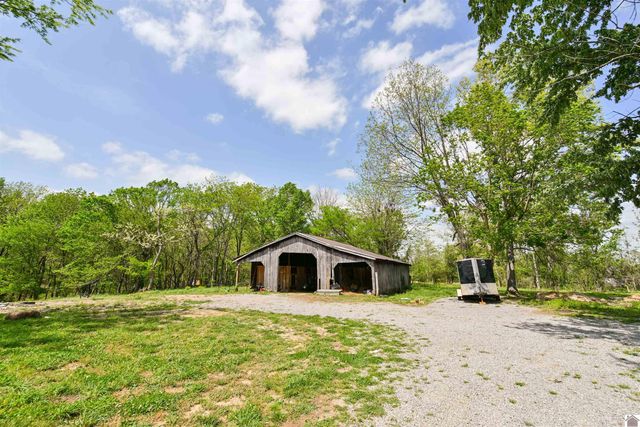 729 Chapel Hill Rd, Marion, KY 42064