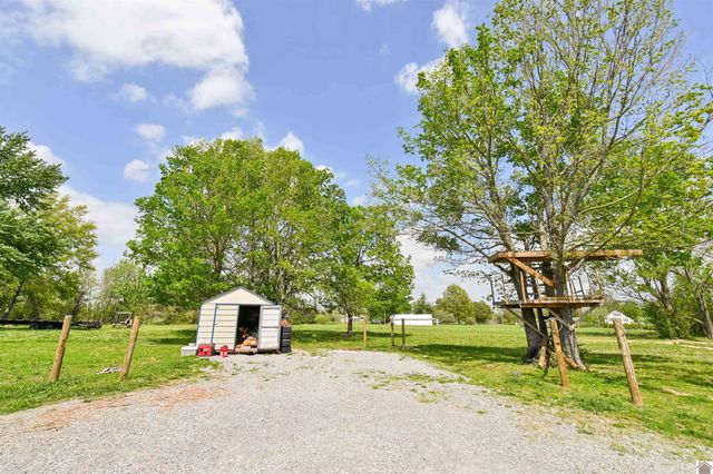 729 Chapel Hill Rd, Marion, KY 42064