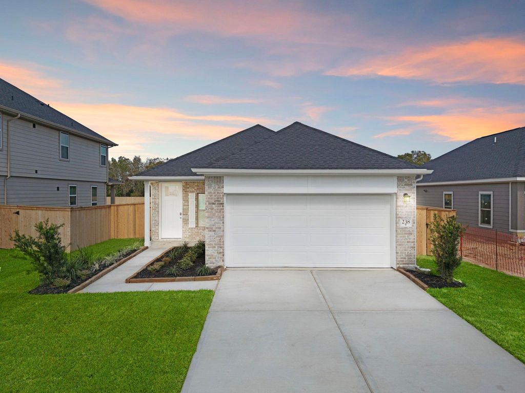 238 Orchard Laurel Drive, Alvin, TX 77511