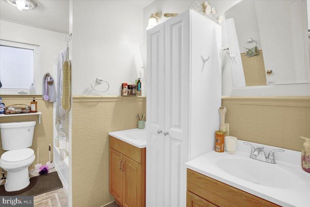 1060 OAKDALE DR, Pottstown, PA 19464