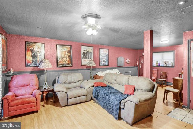 1060 OAKDALE DR, Pottstown, PA 19464