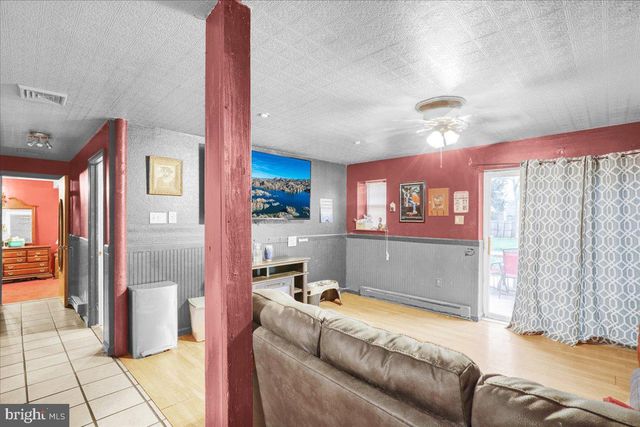 1060 OAKDALE DR, Pottstown, PA 19464