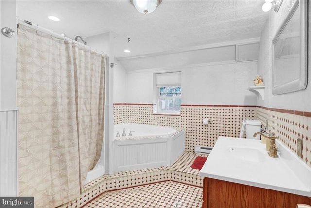 1060 OAKDALE DR, Pottstown, PA 19464