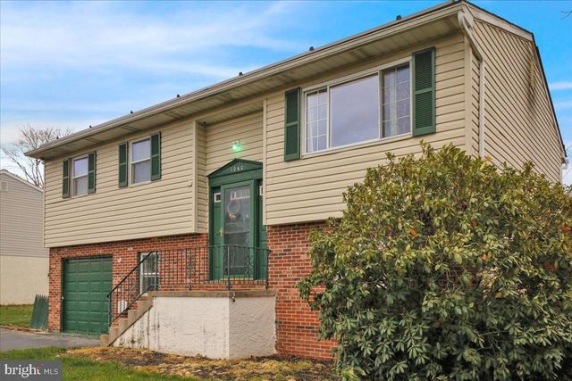 1060 OAKDALE DR, Pottstown, PA 19464