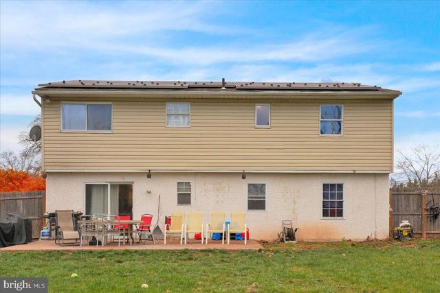 1060 OAKDALE DR, Pottstown, PA 19464