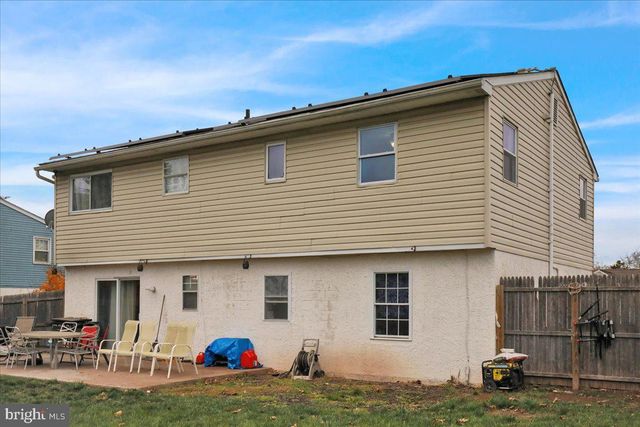 1060 OAKDALE DR, Pottstown, PA 19464