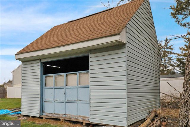 1060 OAKDALE DR, Pottstown, PA 19464