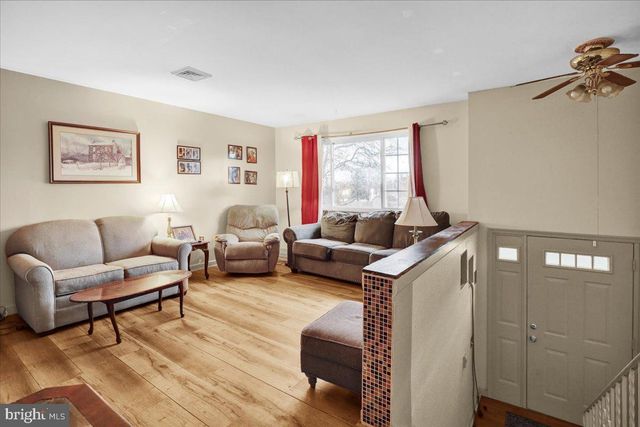 1060 OAKDALE DR, Pottstown, PA 19464