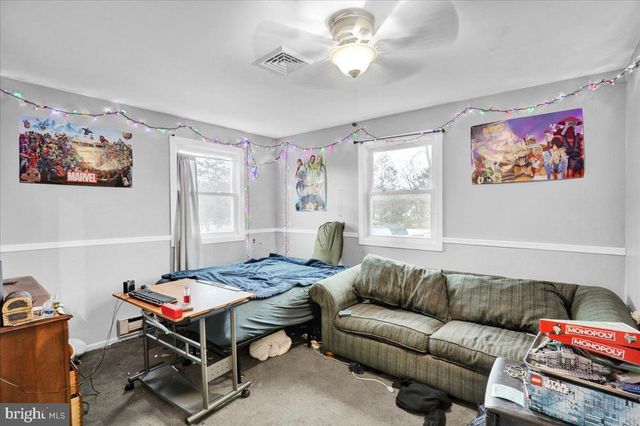 1060 OAKDALE DR, Pottstown, PA 19464