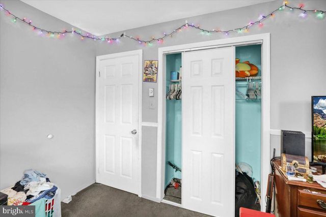 1060 OAKDALE DR, Pottstown, PA 19464