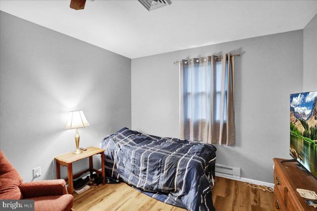 1060 OAKDALE DR, Pottstown, PA 19464