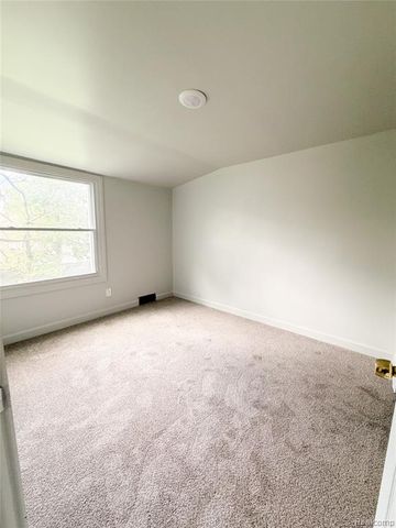 15815 Evergreen Road, Detroit, MI 48223