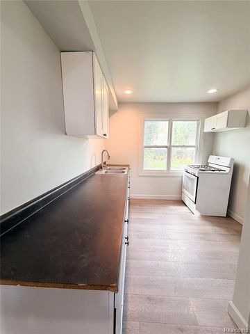 15815 Evergreen Road, Detroit, MI 48223