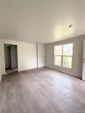 15815 Evergreen Road, Detroit, MI 48223