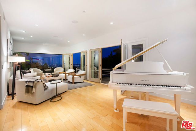 1655 N Crescent Heights Boulevard, Los Angeles, CA 90069