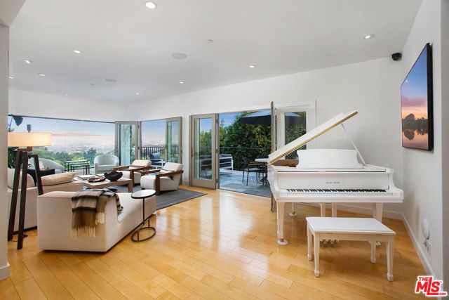 1655 N Crescent Heights Boulevard, Los Angeles, CA 90069