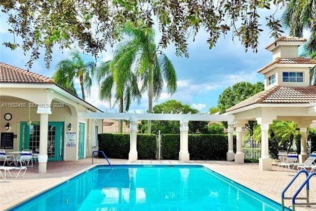 2650 E Aragon Blvd 2, Sunrise, FL 33313