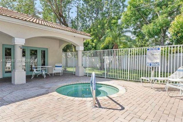 2650 E Aragon Blvd 2, Sunrise, FL 33313