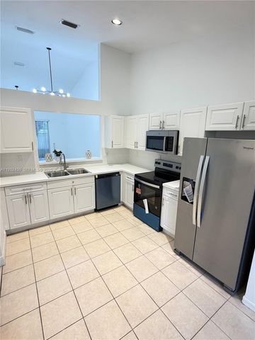 2650 E Aragon Blvd 2, Sunrise, FL 33313