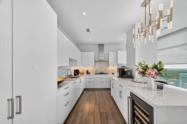 4521 San Felipe 2501, Houston, TX 77027