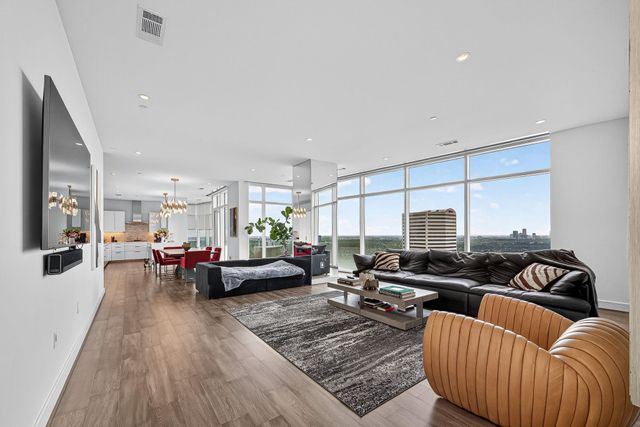 4521 San Felipe 2501, Houston, TX 77027