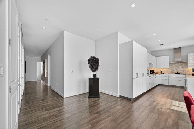 4521 San Felipe 2501, Houston, TX 77027