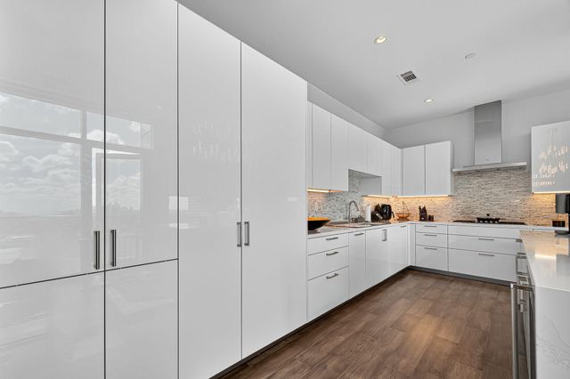 4521 San Felipe 2501, Houston, TX 77027