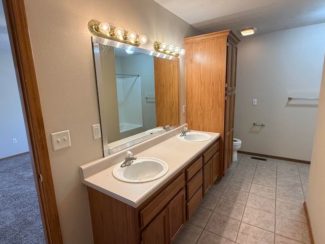 5723 S Shiloh Battle Court, Brookline, MO 65619