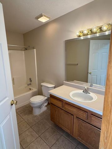 5723 S Shiloh Battle Court, Brookline, MO 65619