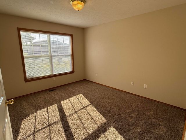 5723 S Shiloh Battle Court, Brookline, MO 65619