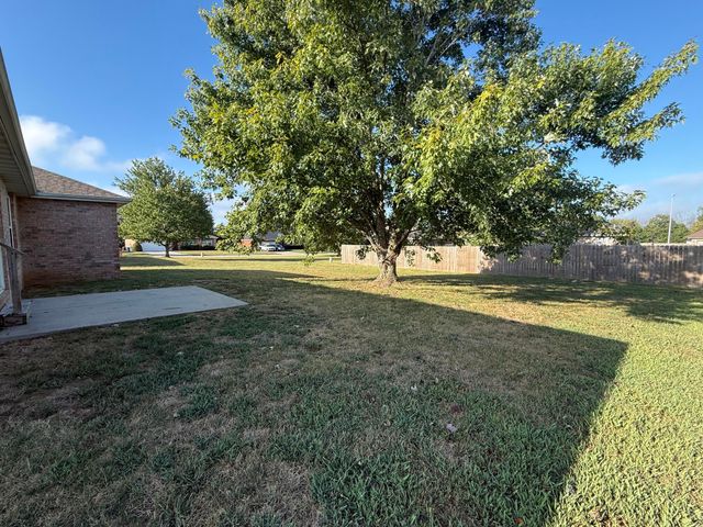 5723 S Shiloh Battle Court, Brookline, MO 65619