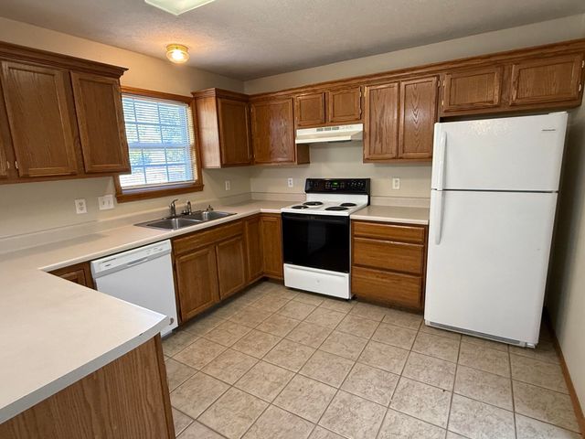 5723 S Shiloh Battle Court, Brookline, MO 65619