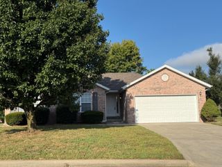5723 S Shiloh Battle Court, Brookline, MO 65619