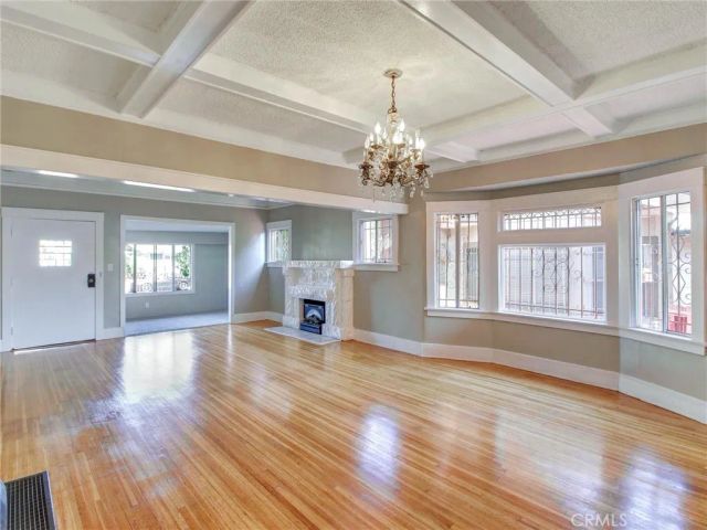 3021 5th, Los Angeles, CA 90018