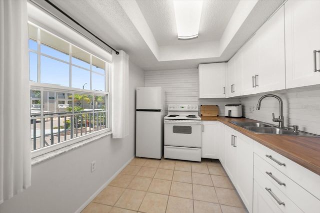 948 VIRGINIA STREET 207, Dunedin, FL 34698