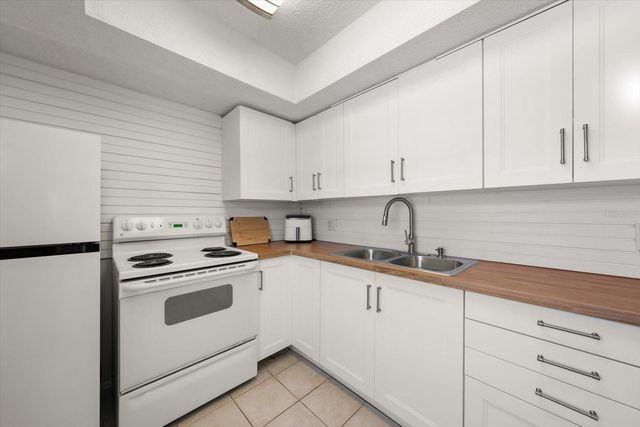 948 VIRGINIA STREET 207, Dunedin, FL 34698