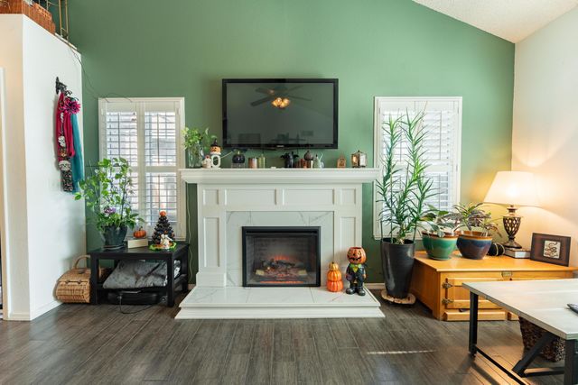 1145 E Ferguson Avenue, Visalia, CA 93292