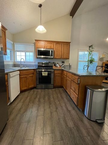 1145 E Ferguson Avenue, Visalia, CA 93292