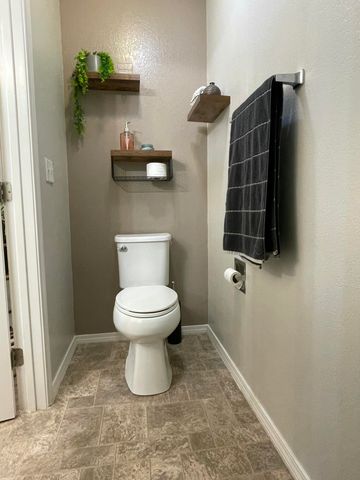 1145 E Ferguson Avenue, Visalia, CA 93292