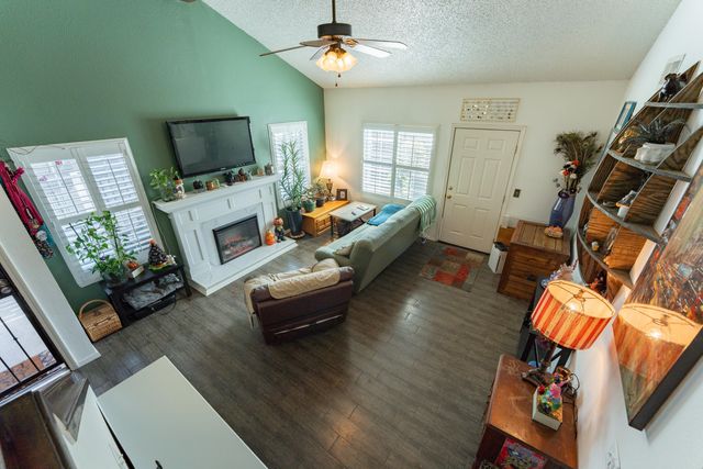 1145 E Ferguson Avenue, Visalia, CA 93292