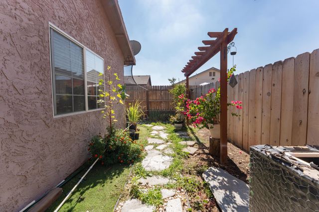 1145 E Ferguson Avenue, Visalia, CA 93292