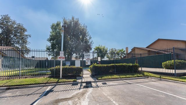 1145 E Ferguson Avenue, Visalia, CA 93292