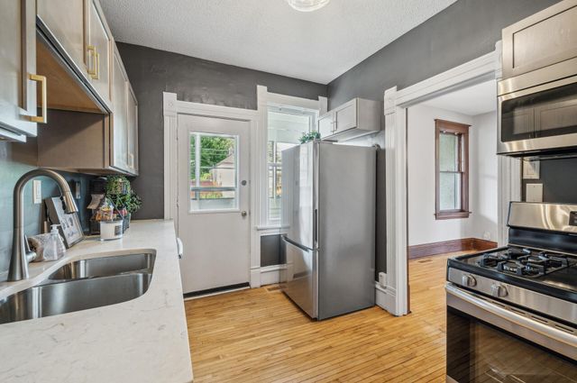 909 22nd Avenue NE, Minneapolis, MN 55418