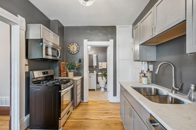 909 22nd Avenue NE, Minneapolis, MN 55418